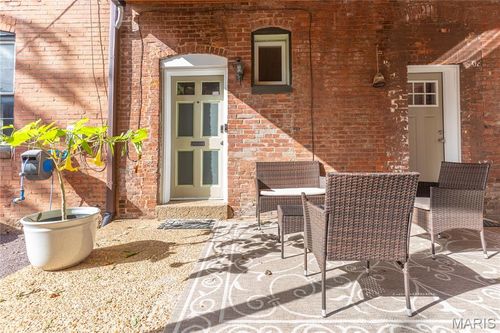 906 Hickory St, Saint Louis, MO, 63104-3533 | Card Image