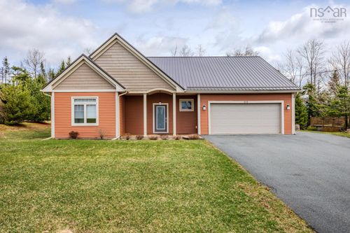 111 Mystic Dr, Valley, NS, B6L2Z1 | Card Image