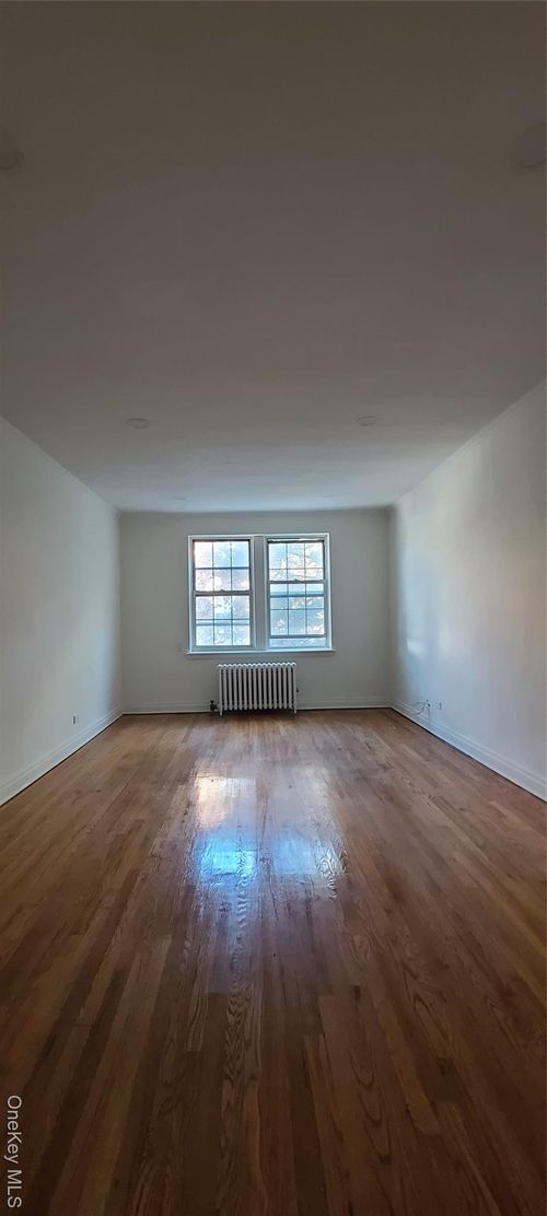 1 Ash Pl, Great Neck, NY, 11021-3203 | Card Image