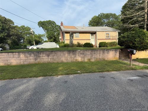 7 Margaret Dr, Coram, NY, 11727-4030 | Card Image
