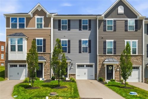 233 Chesna Dr, Pittsburgh, PA, 15234-2347 | Card Image