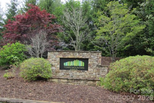 64 Longspur Ln, Asheville, NC, 28804-0053 | Card Image