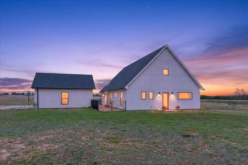 204 Compton Rd, Crawford, TX, 76638-2681 | Card Image