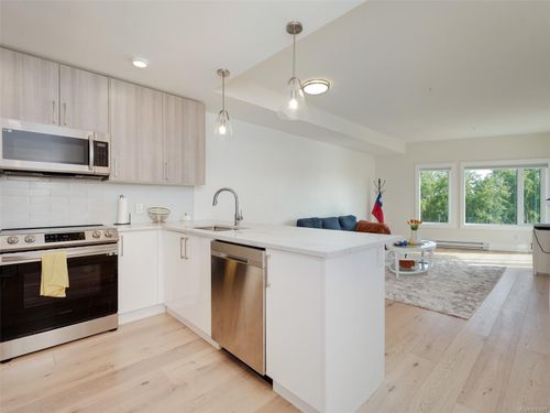 307-7098 Wallace Dr, Central Saanich, BC, V8M1G9 | Card Image