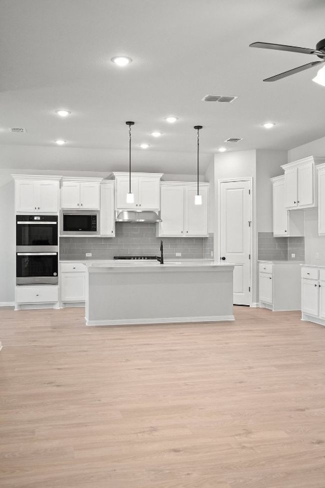 280 Treadwell Ln, House other with 3 bedrooms, 2 bathrooms and 4 parking in Kyle TX | Image 5