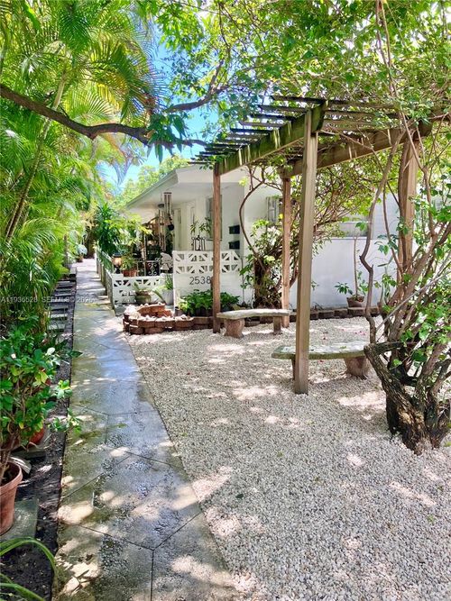 2-2538 Sw 11th St, Miami, FL, 33135-4810 | Card Image