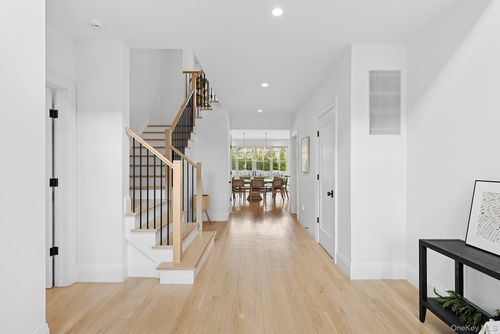 8 Sweetgrass Rd, Westhampton, NY, 11977-1420 | Card Image