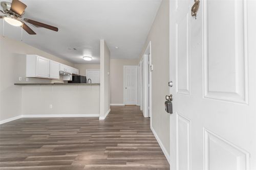 24-512 Hollyhock St, Prairie View, TX, 77484-2261 | Card Image