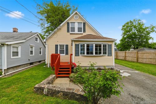 20 Samstag Ave, Ossining, NY, 10562-1925 | Card Image