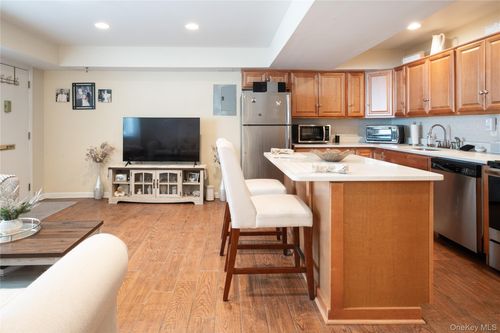 a1g-50 West St, Harrison, NY, 10528-4000 | Card Image