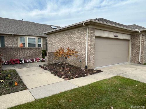 49777 Hidden Valley Dr, Macomb, MI, 48044-6124 | Card Image