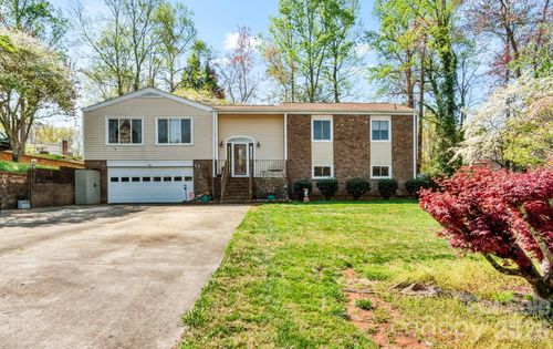 223 Vandyke St, Kernersville, NC, 27284-2264 | Card Image