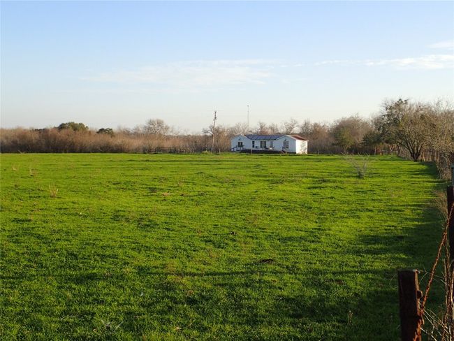 471 Fm 1296, Home with 1 bedrooms, 1 bathrooms and 3 parking in Waelder TX | Image 7