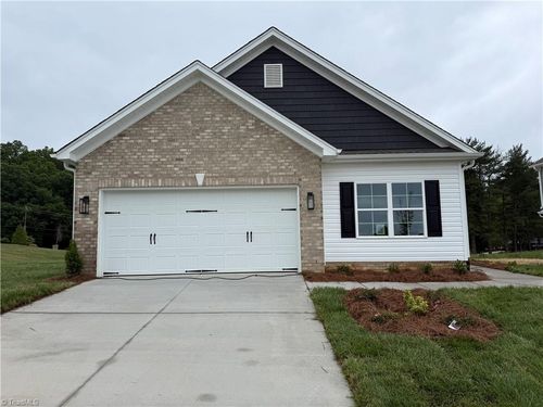 2811 Berwick Valley Dr, Winston Salem, NC, 27127 | Card Image