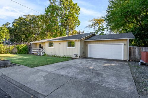 1337 Nw Gilbert Way, Grants Pass, OR, 97526-1290 | Card Image