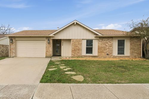 825 W Embercrest Drive, Arlington, TX, 76017 | Card Image