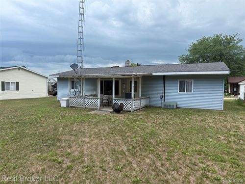 8637 Rowe Rd, Pigeon, MI, 48755-9745 | Card Image