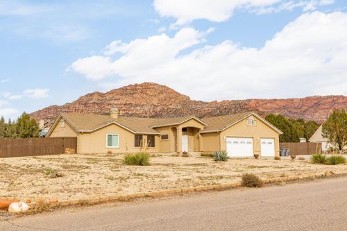 1333 E Big Pinion Ln, Apple Valley, UT, 84737-4800 | Card Image