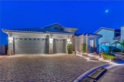 8911 Lansberry Ct, Las Vegas, NV, 89147-8118 | Card Image