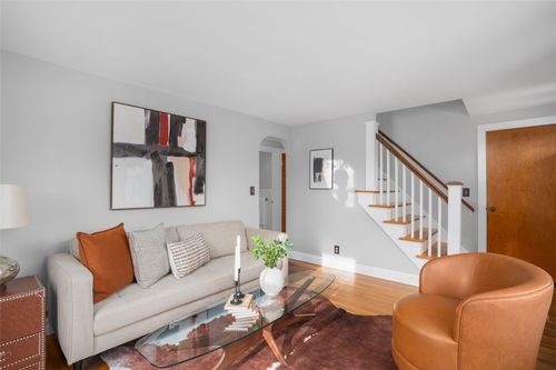 77 Buttonwoods Ave, Warwick, RI, 02886-5234 | Card Image