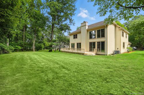 8 Westfield Cir, White Plains, NY, 10605-5456 | Card Image