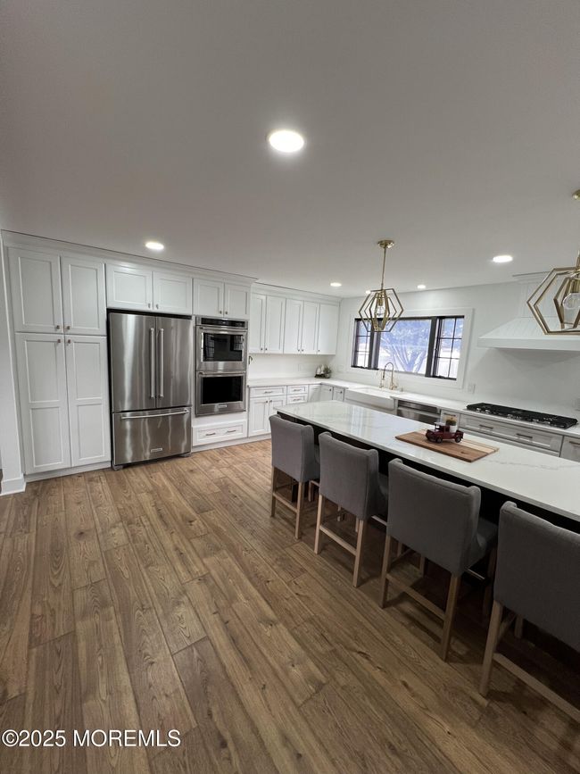 Expansive 10 ft Center Island w/seating | Image 6