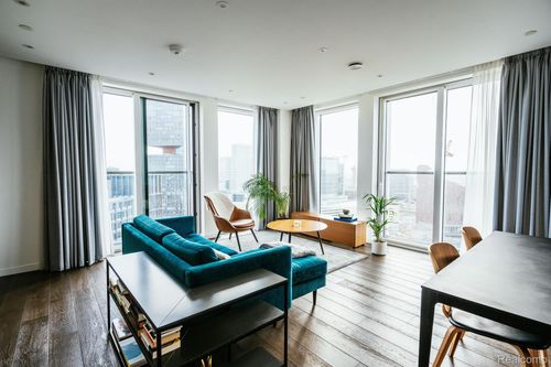 14211 W 11 Mile Rd, Oak Park, MI, 48237-1152 | Card Image