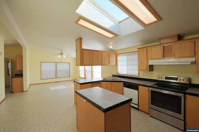 1510 Lafayette St Se, House other with 3 bedrooms, 2 bathrooms and null parking in Albany OR | Image 8