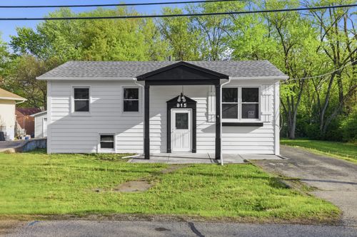 915 Mayfield Dr, Round Lake Beach, IL, 60073-2476 | Card Image