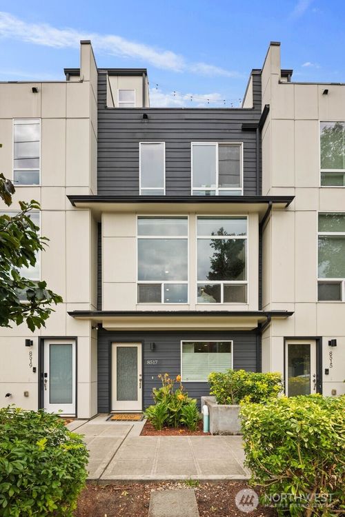 8517 7th Ave S, Seattle, WA, 98108-4379 | Card Image