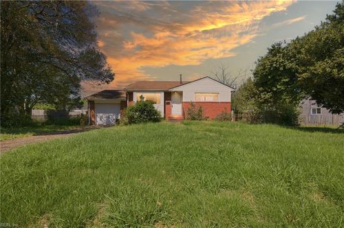 529 Longfellow Ave, Virginia Beach, VA, 23462-2066 | Card Image