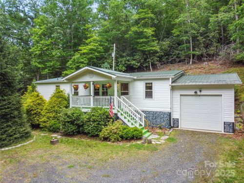 275 Bulldog Ln, Green Mountain, NC, 28740-6097 | Card Image