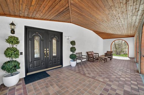 7 Fairgreen Ct, Cortlandt Mnr, NY, 10567-6122 | Card Image