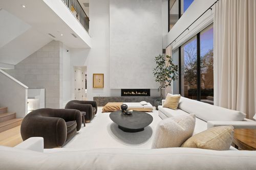 5 Inwood Cv, Austin, TX, 78746-4671 | Card Image