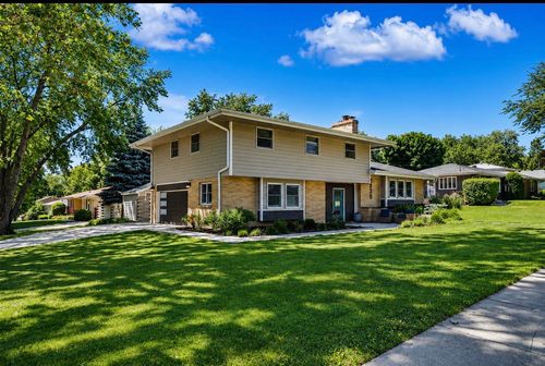2030 Nw 81st St, Clive, IA, 50325-5657 | Card Image