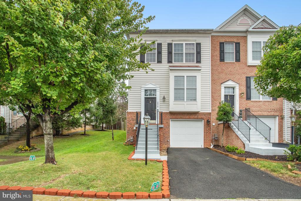 Oak Valley Dr, Woodbridge, VA 22191
