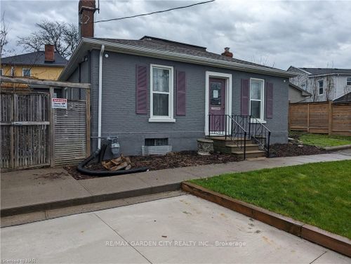 28 Lake St, Saint Catharines, ON, L2R5W8 | Card Image