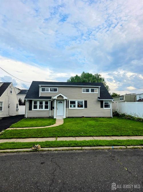 81 Hickory St, Carteret, NJ, 07008-2003 | Card Image