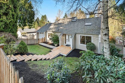 16018 36th Ave Ne, Lake Forest Park, WA, 98155-6624 | Card Image