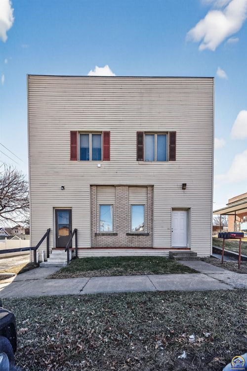 115 E 4th St, Holton, KS, 66436-1865 | Card Image