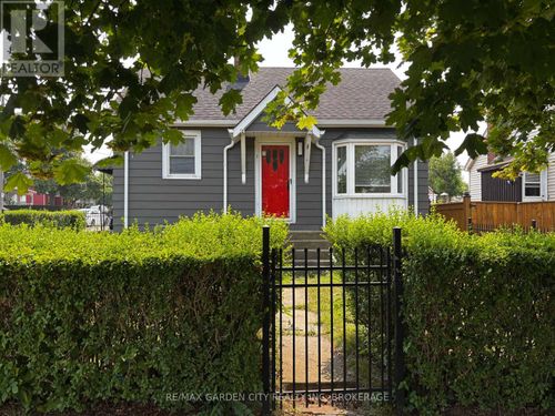 12 Lincoln Ave, Saint Catharines, ON, L2P2H9 | Card Image