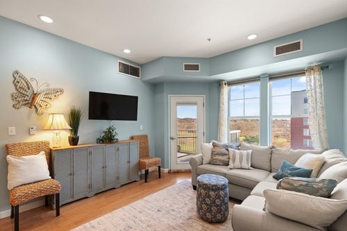 apt-506-36 Village Rd, Middleton, MA, 01949-1221 | Card Image