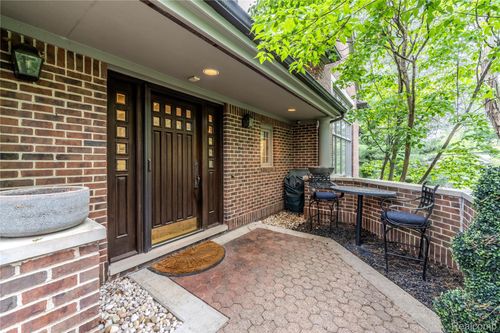 4054 Cranbrook Ct, Bloomfield Hills, MI, 48301-1714 | Card Image