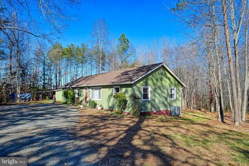 589 Three Chopt Rd, Kents Store, VA, 23084-2362 | Card Image