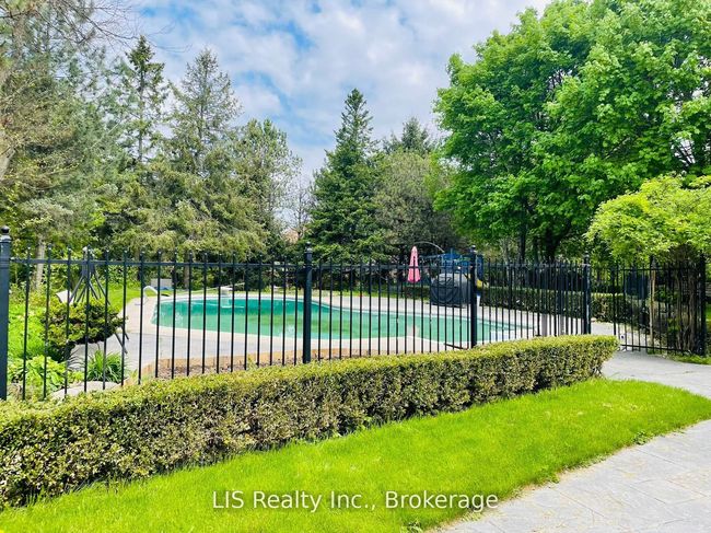 109 Treegrove Cir, House other with 5 bedrooms, 6 bathrooms and 5 parking in Aurora ON | Image 4