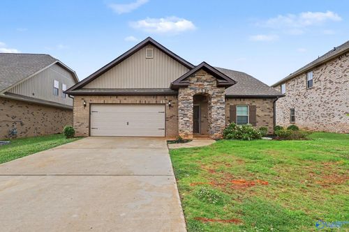 111 Rose Valley Dr, New Market, AL, 35761-7002 | Card Image