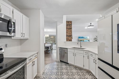 322 Valley Spring Dr, Arlington, TX, 76018-2243 | Card Image