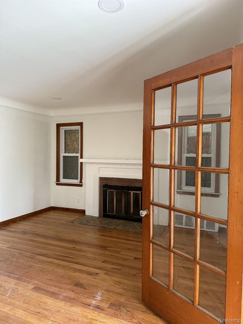 13801 Fordham St, Detroit, MI, 48205-2325 | Card Image