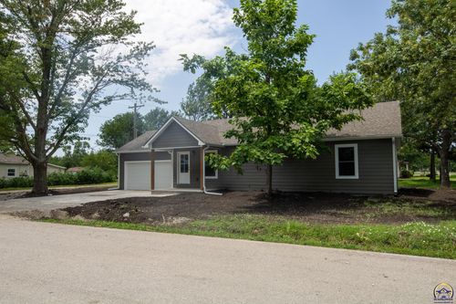 702 S 8th St, Burlington, KS, 66839-2000 | Card Image