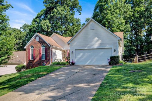 2620 Yarrow Rd, Charlotte, NC, 28213-9242 | Card Image